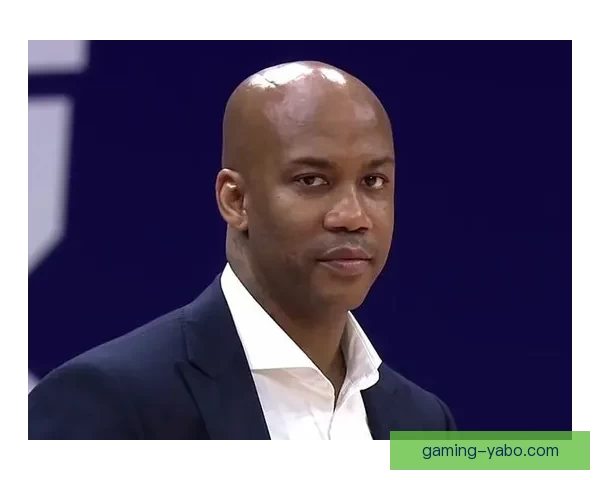 艾维情绪失控言行过激致失业 让人联想到马布里凯琼斯的类似经历
